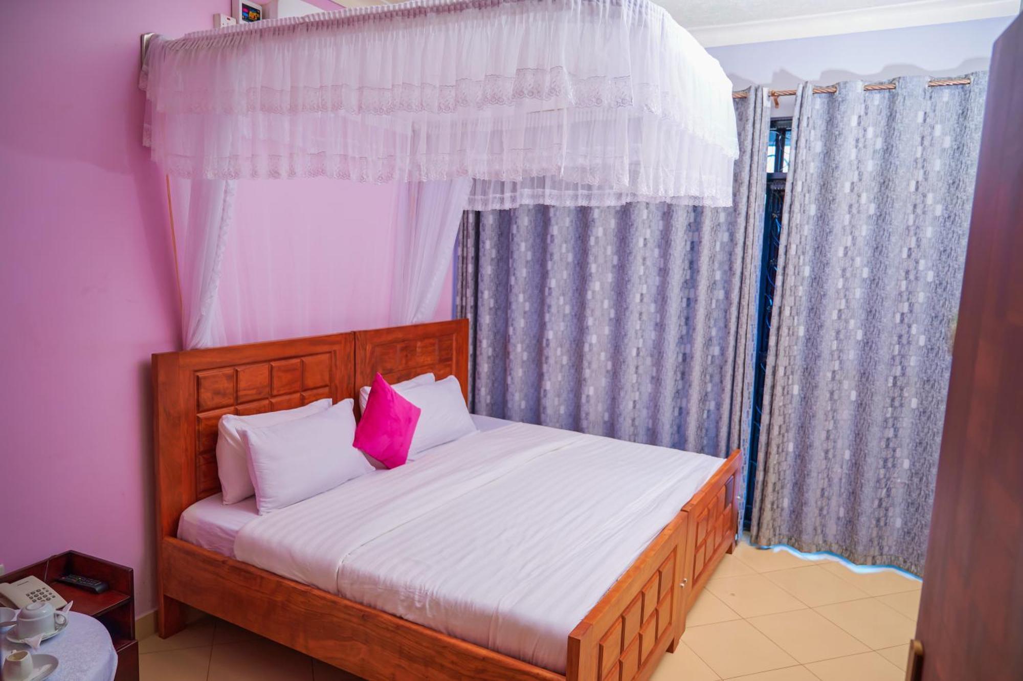 Twin Towers Hotel Kampala Exterior photo