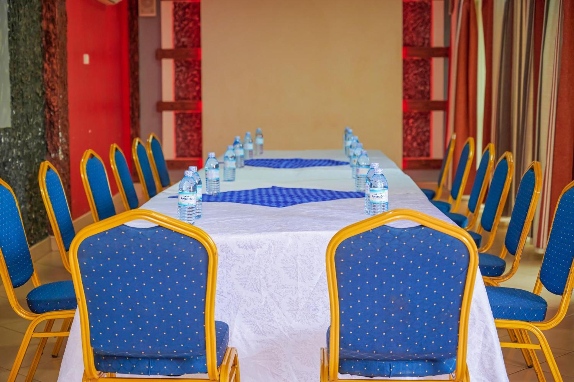 Twin Towers Hotel Kampala Exterior photo