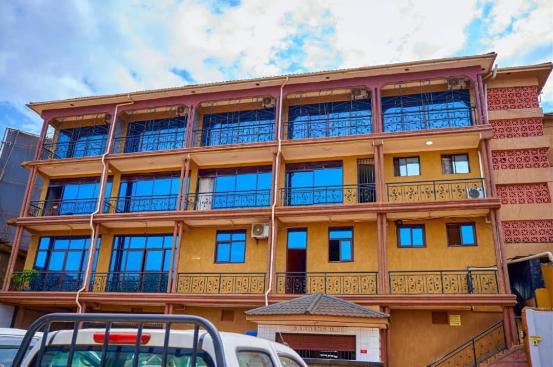 Twin Towers Hotel Kampala Exterior photo